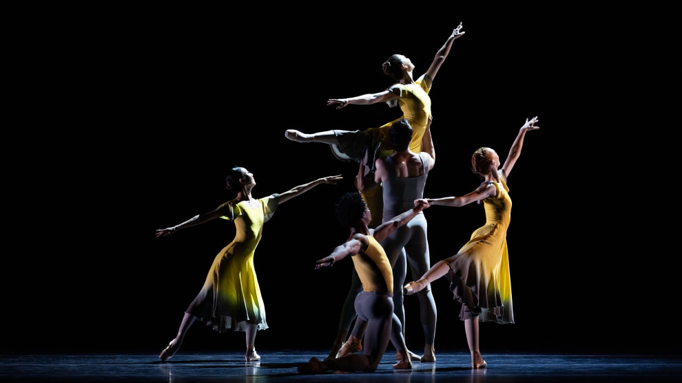 Artists of Houston Ballet in Jacquelyn Long&rsquo;s Illuminate.
Photo by Lawrence Elizabeth Knox.
Courtesy of Houston Ballet