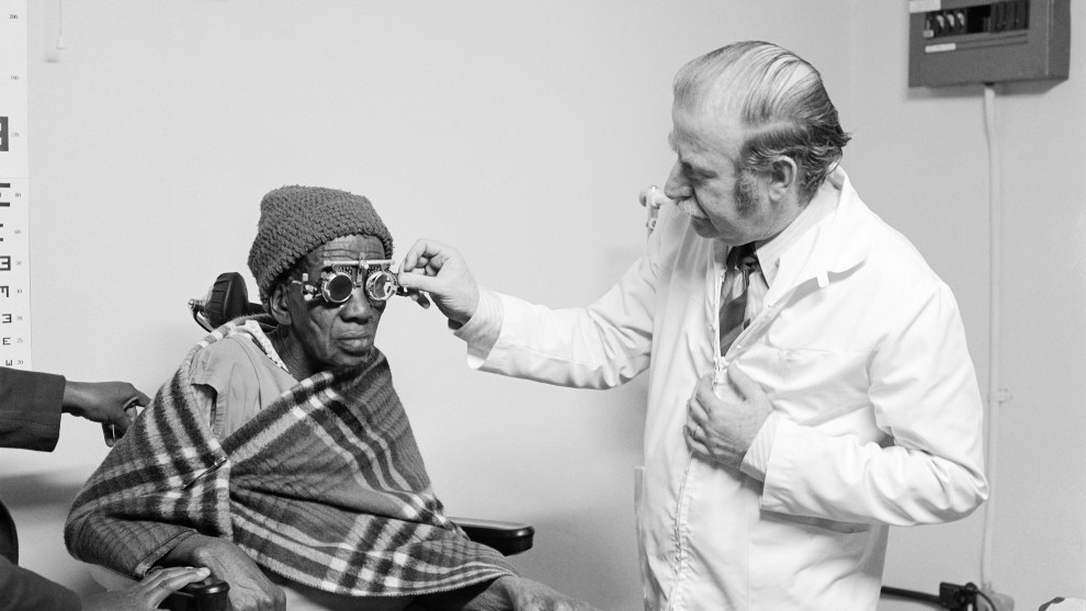 David Goldblatt, Eyesight testing at the Vosloosrus Eye Clinic of the Boksburg Lions Club (2_28640), 1980. Image courtesy the artist and Goodman Gallery, Johannesburg &copy; the artist