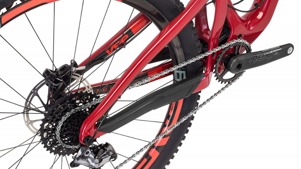 Short 335mm chainstays but no room for a front derailleur &mdash; the Hightower is a 1X only bike.
