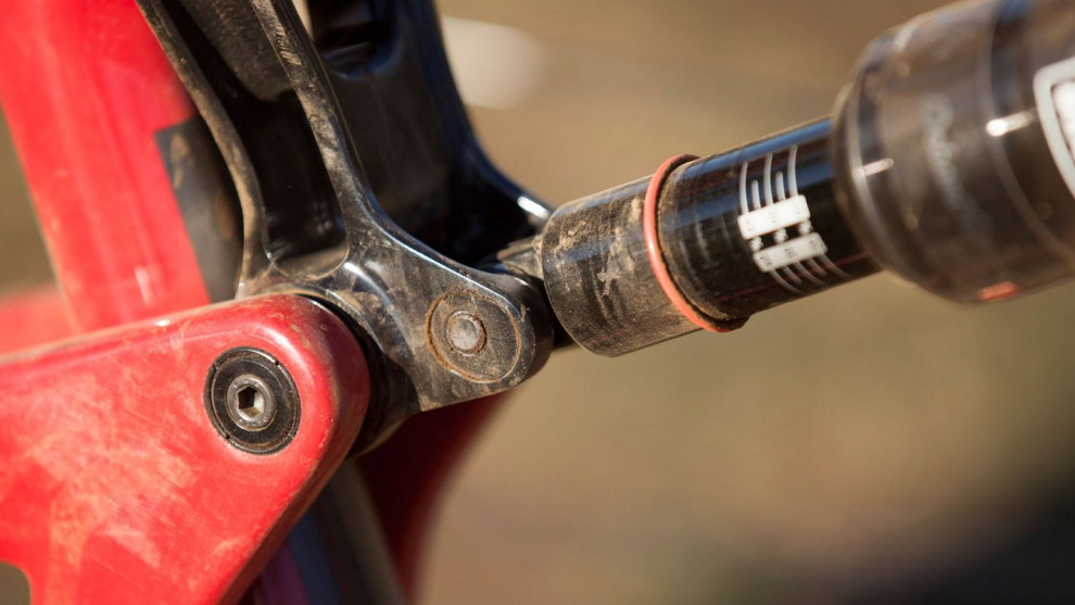 This offset chip allows the geometry to be tweaked and helps the bike adapt between the various wheel options.