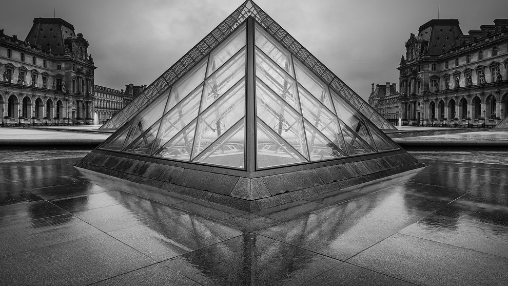 Louvre &copy; Matt Pearson