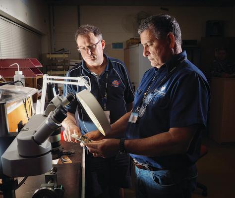 (Equipment repair technicians at RAAF Base Amberley)