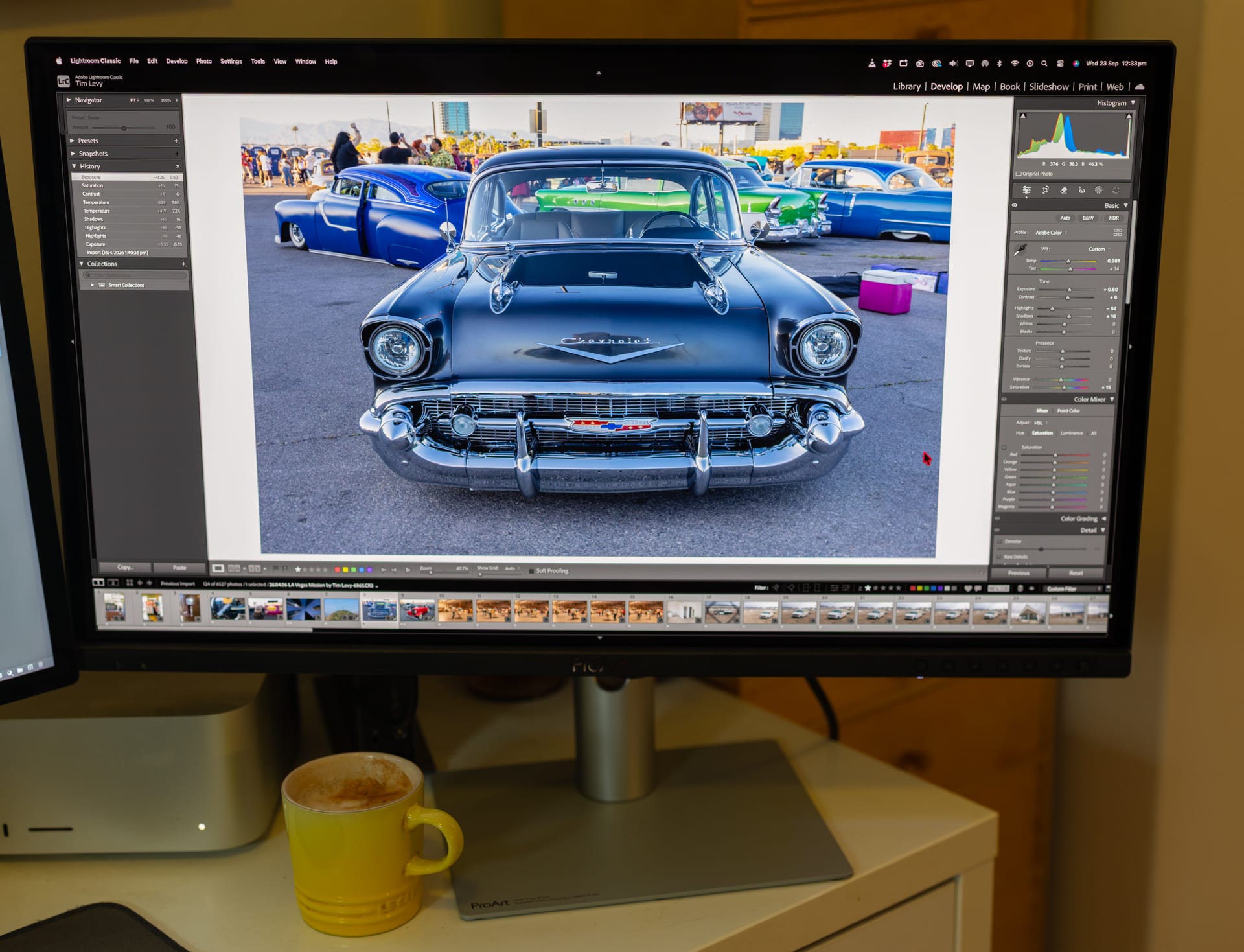 The bezel is fairly narrow. At 166ppi – text is suprisingly very sharp with pixelisation only noticeable at ranges of less than 10cm (typical screen distances are usually 50cm-60cm). Image: Tim Levy