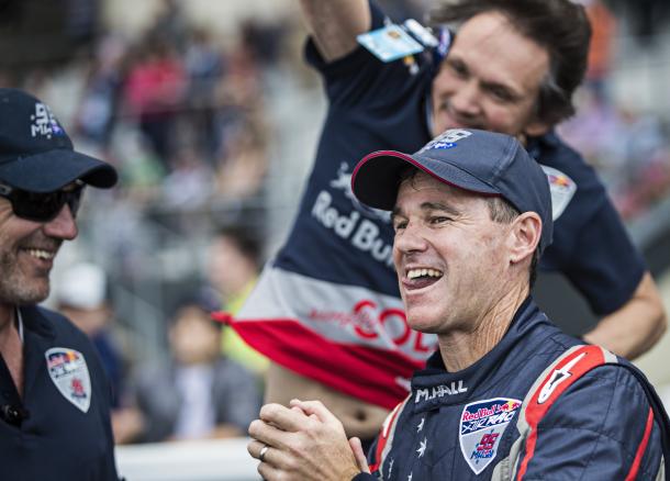 An elated Matt Hall with his team after his stunning final four race. (Samo Vidic/Red Bull Content Pool)