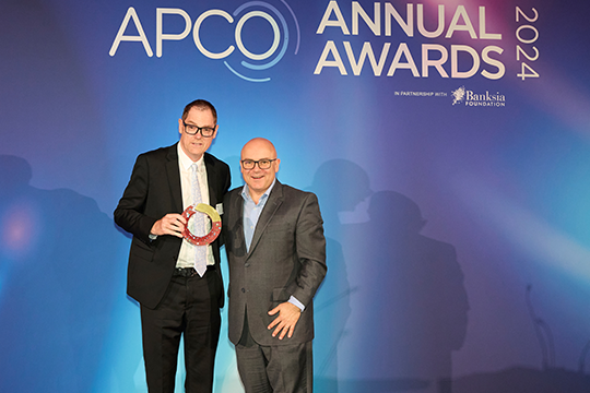 Sustainability Champion Damian Smyth accepts the Award from APCO CEO Chris Foley.