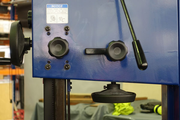 Quick-release blade tension is operated by a lever.