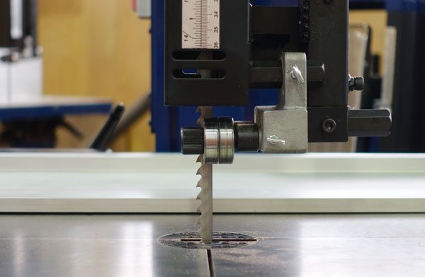 Metric and imperial scales for height adjustment.