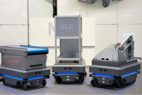 The MiR200 with ancillary attachments