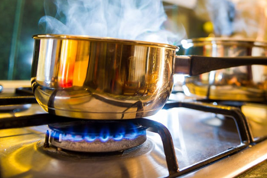 Penalties apply to Victorian gas and electricity distribution businesses.