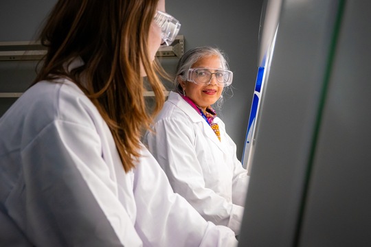 L-R: Dr. Rebecca Furbeck and Dr. Saritha Chauhan are leading the customer tests at the new GEA ATC in Janesville. 
Source: GEA/Kayla Wolf