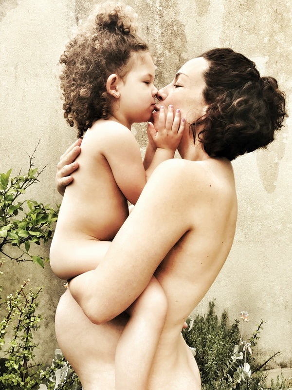 MOBILE &ndash; SECOND PLACE - Lauren Elise Barlow - Deja Vu.
&ldquo;This photo is a documentation of my older sister on the due date of her second child. It captures a beautiful and fleeting moment of Rebecca's and Rita's bond as mother and daughter only hours before they both met Javi, their son and brother.&rdquo;