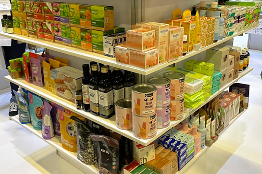 Pouches were a prominent feature, as were paper-based packages and glass containers.