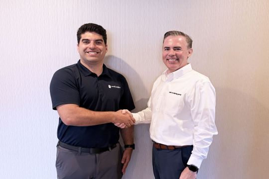 Nick Stojkovski & Kevin McKeigue formalise the deal.