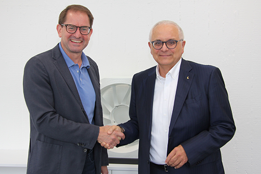 CEO Dr. Marc Wucherer (left) bidding farewell to Thomas Brommer.