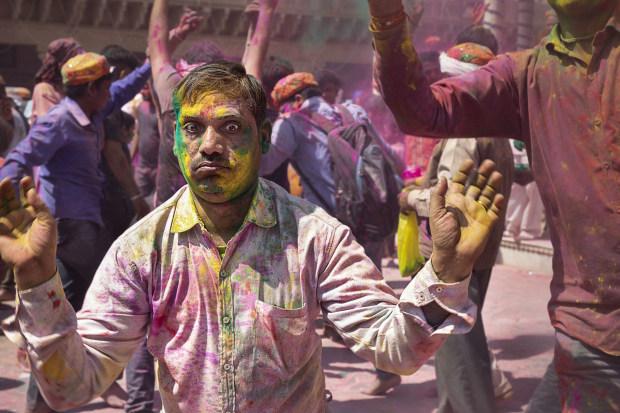 &copy; Mariana Zilbershteyn. Featured portfolio, 'Holi. Nandgaon, India' &ndash; Australasia&rsquo;s Top Emerging Photographers 2021.
