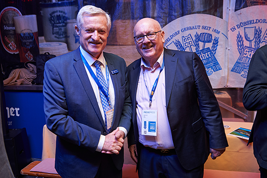 (l-r) WPO&rsquo;s president Professor Pierre Pienaar and Andrew Manly, communications director at AIPIA.