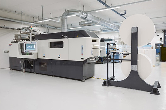 The name, Scala, is a play on words, as the machine has a "low investment threshold", but can help companies scale up production.