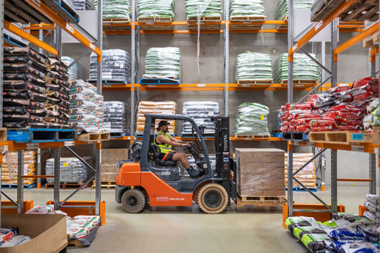 Budget Pet Products TMHA forklift in action at their South-East Queensland warehouse.