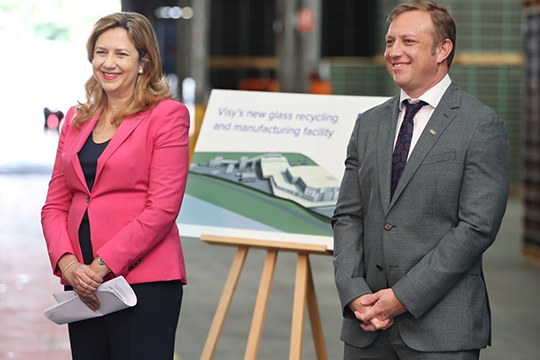 Queensland Premier Annastacia Palaszczuk and Deputy Premier Steven Miles at Visy Glass Factory in South Brisbane.
Image: Queensland Government.
