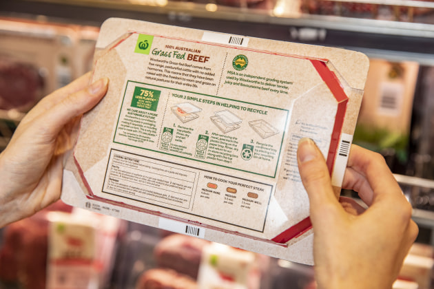 Woolworths Group PaperSeal meat tray: Clear on-pack instructions show consumers how to separate the materials for recycling.