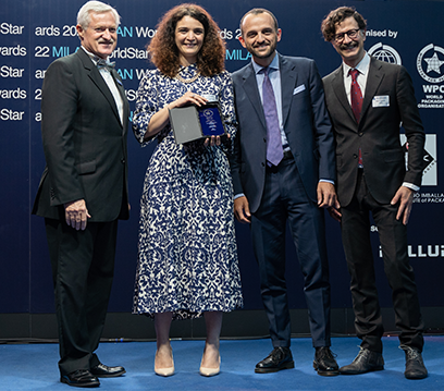 EU representatives for CHEP Australia were delighted to receive two WorldStar awards for the 1/6th Retail Ready pallet. Image: Olof Ljung