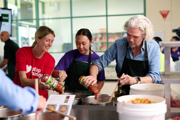 Mars Food & Nutrition Australia, sales director Jen Gilbert, Foodbank Australia national supply chain manager Lauren Hofer
Mars Food & Nutrition Australia GM Bill Heague, preparing meals.