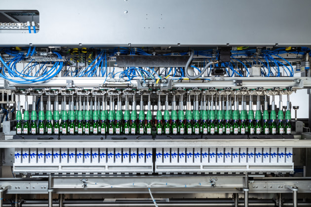 KHS Innopak: Schubert and KHS joined forces for the Innopack TLM to offer beverage manufacturers a complete package for filling and packaging their products.