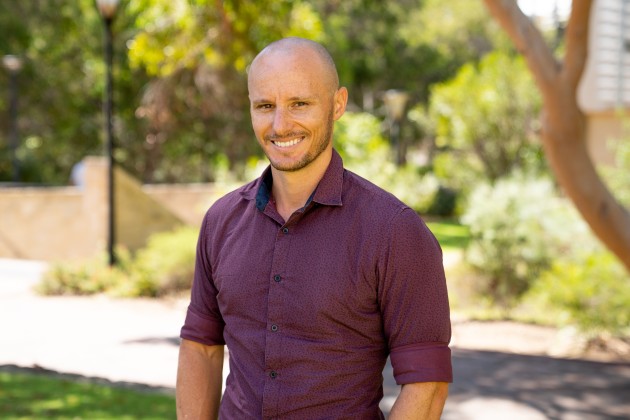 Dr Ross Hollett