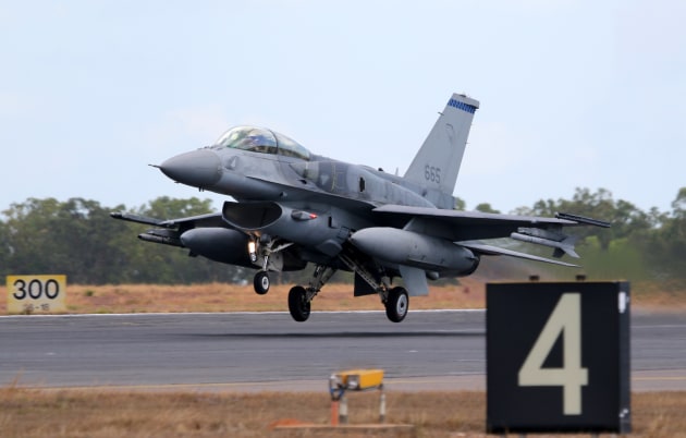The RSAF deployed eight Lockheed Martin F-16D Block 52+ Fighting Falcons from 145 Sqn at Tengah Air Base to Pitch Black 22. (Nigel Pittaway)