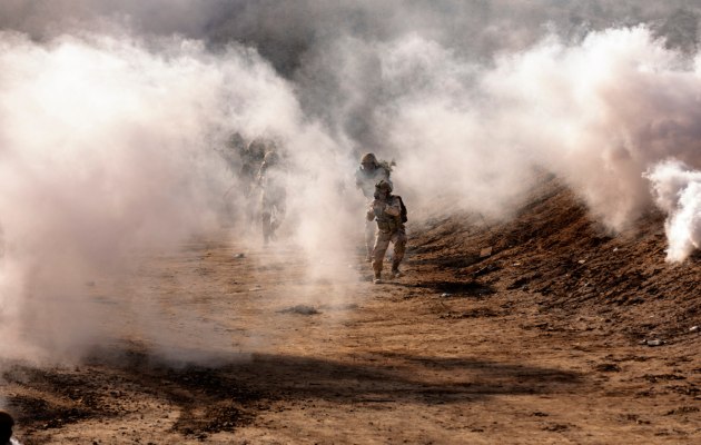Iraqi Security Forces soldiers move to the second objective during a culminating training event at the Taji Military Complex, Iraq. (Defence)