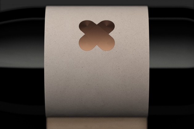 The label design represents two hearts linked into a cross.