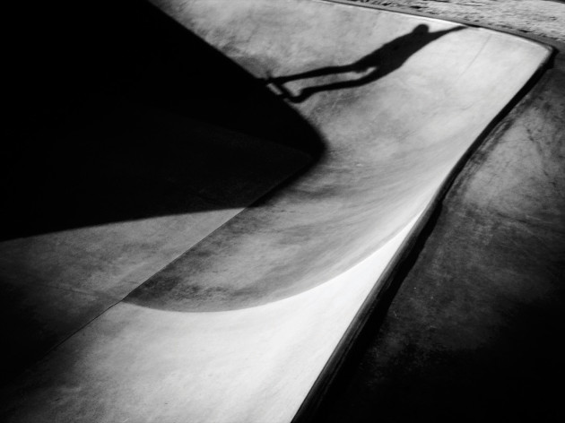 JUDGES&rsquo; COMMENTS<br/>
&ldquo;When shooting from afar, and
shooting a shot that depicts a
landscape, the action moment still
needs to be just as important.&rdquo;
<br/><br/>
&ldquo;If you are covering a single sport, try and
mix it up. Don&rsquo;t just put in three or four
shots from exactly the same angle, no
matter how strong the image/angle is.&rdquo;
<br/><br/>
&ldquo;It&rsquo;s important to be aware of the
background when composing an image.
It&rsquo;s the background that often makes
the subject more interesting, or if it&rsquo;s
distracting, can ruin a photograph.&rdquo;
<br/><br/>
&ldquo;The more successful of the surfing
shooters thought outside the square, and
didn&rsquo;t just capture an athlete in the barrel
of a wave. The images where the
photographer consciously made decisions
to photograph an alternative view of the
sport or subject are the moments that a
viewer will find most intriguing.&rdquo;
<br/><br/>
&ldquo;Your folio is only as strong as your
weakest image. Edit tight and strong.&rdquo;