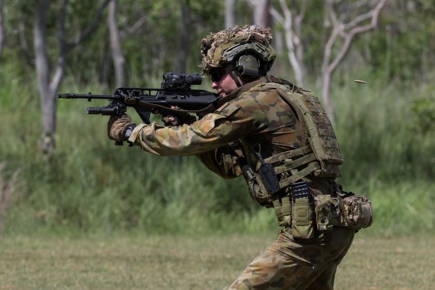 Lieutenant Andrew Davis from 3rd Battalion, Royal Australian Regiment, takes aim on the combat marksmanship range. (Defence)