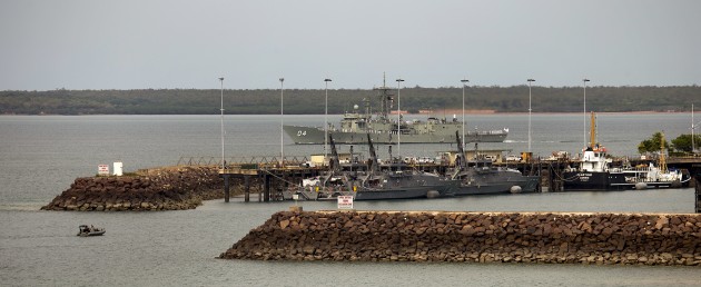 Caption/Description: HMAS Darwin enters Darwin Harbour passing HMAS Coonawarra as it proceeds to comes alongside Fort Hill Wharf, Darwin, for the last time before decommissioning in December 2017.

Credit: Defence