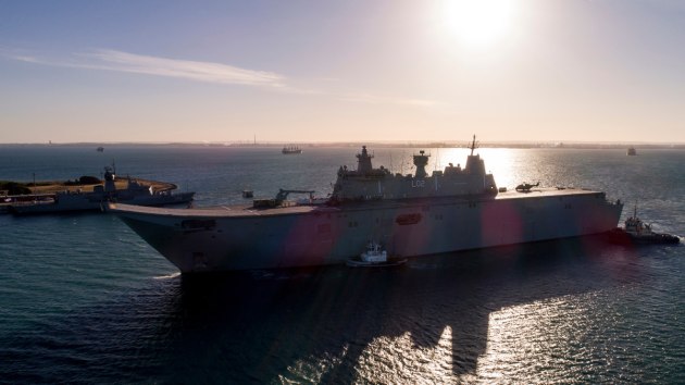HMAS Canberra prepares to come alongside at Fleet Base West. (Defence)