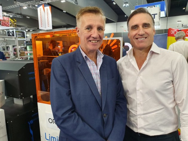 Andrew Russo, Orora (right) shows off the Limitronic in-line digital printer to PKN associate editor Wayne Robinson at AUSPACK 2019.
