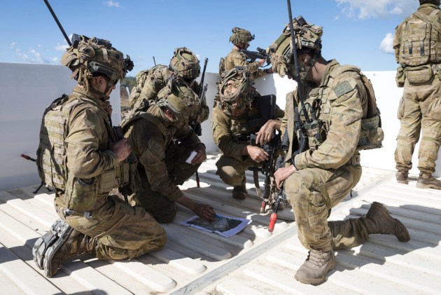 Soldiers from the Australian Army's 7th Battalion, Royal Australian Regiment plan a path through the town of Raspberry Creek during Exercise Talisman Sabre. (Defence)
