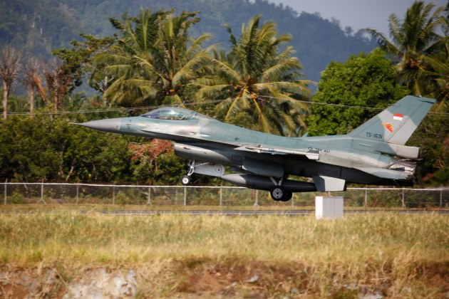 An F-16 from No. 16 Squadron, Indonesian Air Force&rsquo;s (TNI-AU), lands at Sam Ratulangi Air Force Base during Exercise Elang AUSINDO 2019.
Credit: Defence
