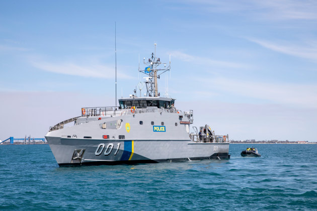 A Rigid Hull Inflatable Boat (RHIB) is launched from the Palauan Guardian-class Patrol Boat PSS President HI Remeliik II to conduct a boarding operation during training evolutions in Cockburn Sound, WA. (Defence)