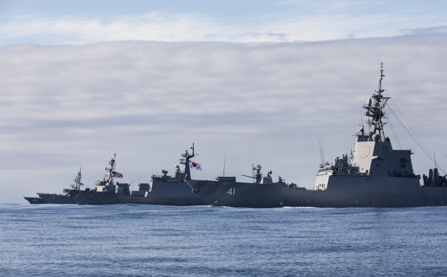 HMAS Brisbane, Japan Maritime Self-Defense Force destroyer JS Makinami, Republic of Korea Navy destroyer ROKS Wang Geon, and US Navy destroyer USS Rafael Peralta sail through the East Australian Exercise Area during Exercise Pacific Vanguard. (Defence)