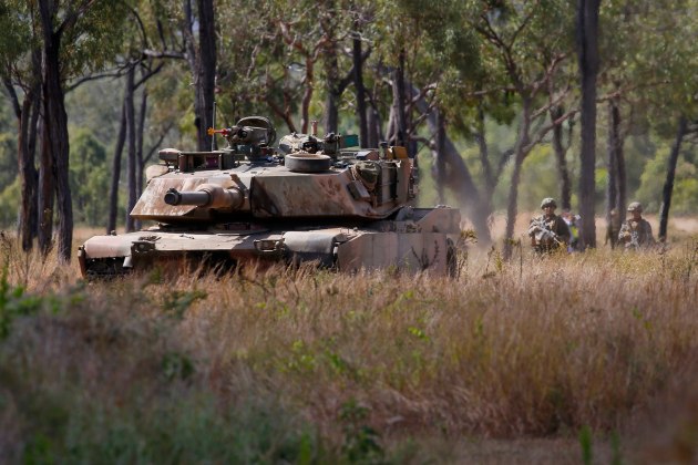 An Australian Army M1 Abrams tank from 2nd Cavalry Regiment, moves forward in a simulated attack serial. (Defence)