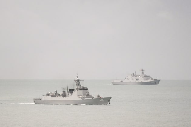 A PLA-N Luyang-class guided missile destroyer (left) and a PLA-N Yuzhao-class amphibious transport dock vessel leave the Torres Strait and enter the Coral Sea on 18 February 2022. (Defence)