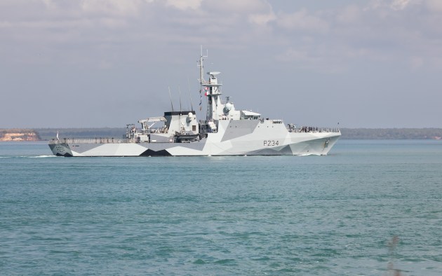 HMS Spey underway in Darwin Harbour, as it departs from HMAS Coonawarra, in Darwin, NT. (Defence)