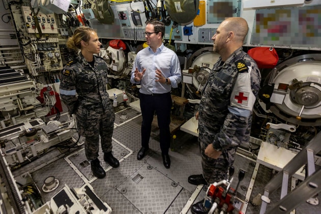 Minister for Veterans&rsquo; Affairs and Defence Personnel Matt Keogh speaks with two Royal Australian Navy submariners in HMAS Rankin at Fleet Base West in Rockingham, Western Australia. (Defence)