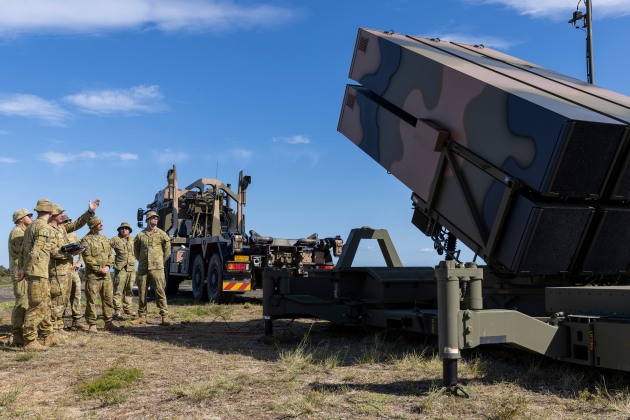 Soldiers from 16th Regiment, Royal Australian Artillery, NASAMS training team, demonstrate the operation of the NASAMS Mk II Canister Launcher. (Corporal Jacob Joseph/ Defence)
