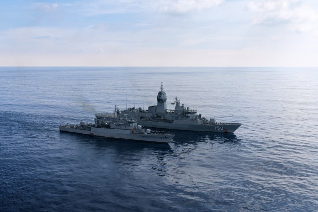 HMAS Anzac conducts a light line transfer with BRP Conrado Yap during Exercise LUMBAS.
Credit: Defence