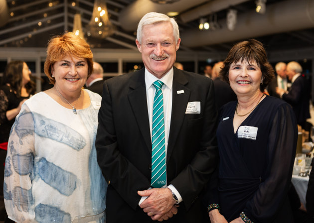 (L to R) Deanna and Pierre Pienaar with Vicki De Thomasis