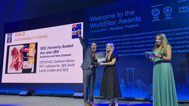 Victorious: Alan Adams of SEE accepts the Gold award for Sustainability from WPO VP for Sustainability and Save Food, Nerida Kelton, while WPO VP Marketing Soha Attalah looks on.