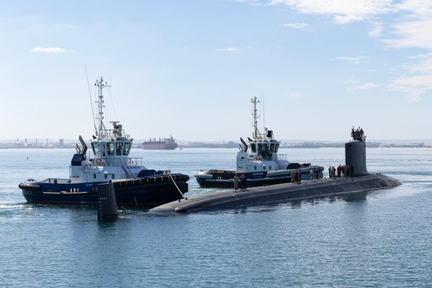 United States Navy Virginia-class submarine USS Minnesota prepares to come alongside Fleet Base West in Western Australia.

Credit: Defence