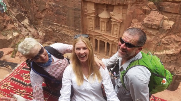 Three Aussies do Petra. High above The Treasury